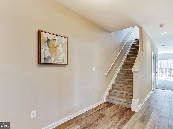 2nd image of 933 Dorchester Cove Rd