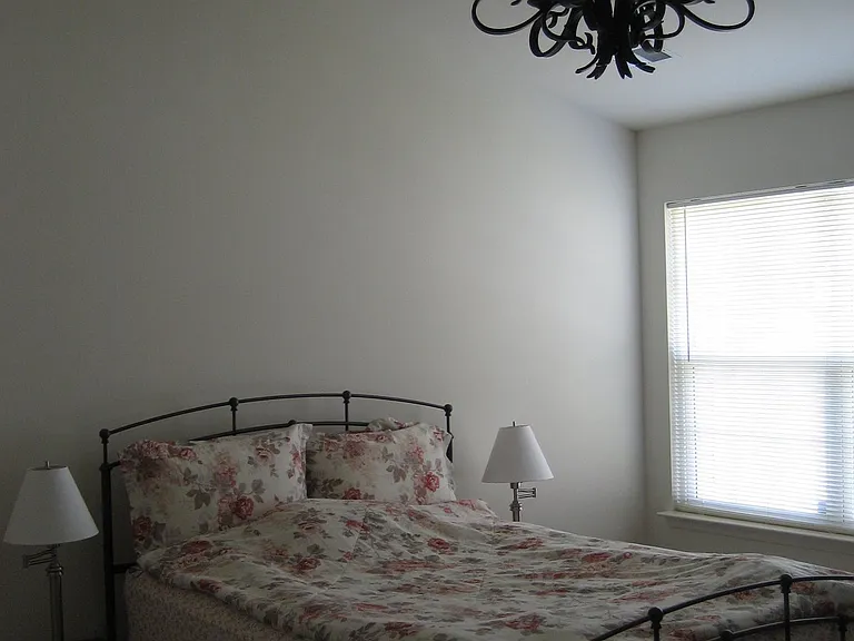1069 Lake Pelham Dr — Photo 4