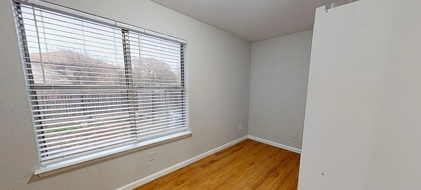 Beautifully Maintained Home in a Fantastic Location! — Photo 2