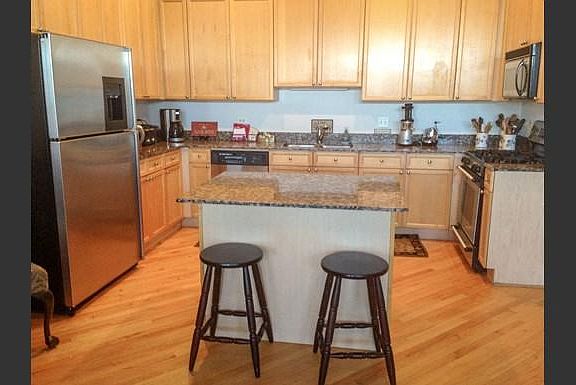 3rd image of 2533 N Southport Ave #4