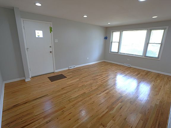 3rd image of 10508 S Bensley Ave