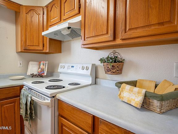 3rd image of 4505 W SUNNYSLOPE Lane W