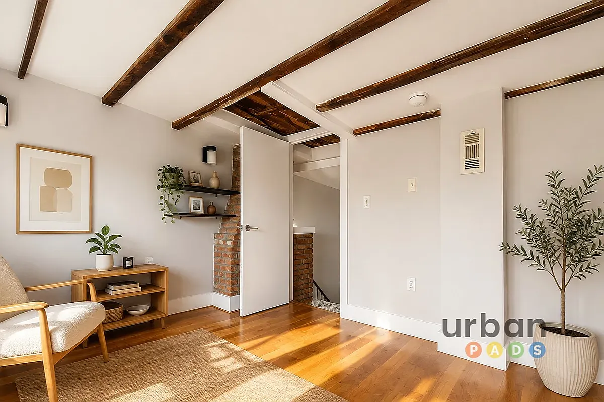 586 Hart Street — Photo 2
