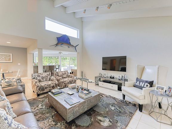 5th image of 5001 Pineview Cir
