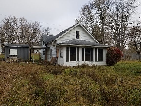 2nd image of 1916 E Yale Ave