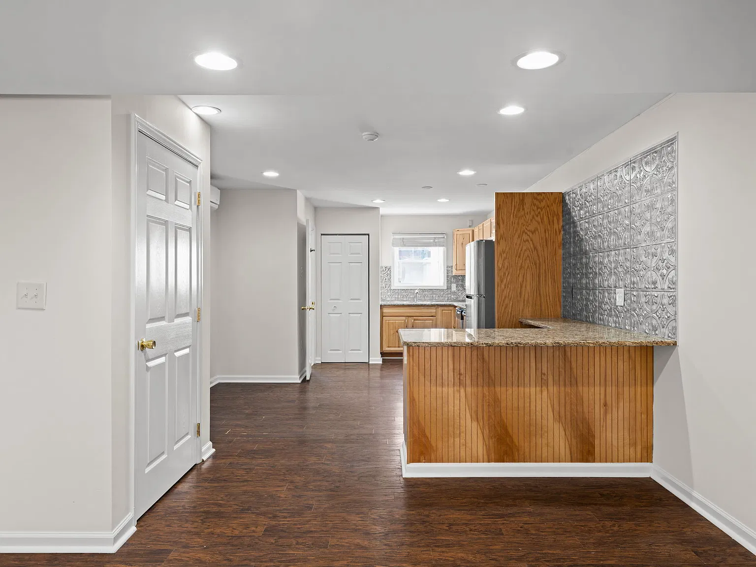 1 bed, 1.5 bath, 1000 sqft, $2,295 — Photo 2
