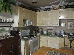 2nd image of 1168 Laurel Pl