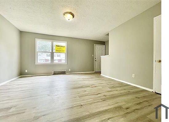 5th image of 850 S Central Dr