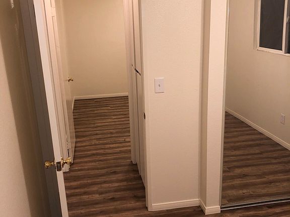 2nd image of 504 E Lexington Ave E