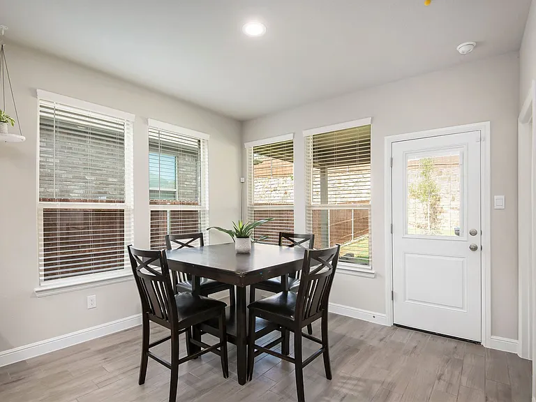 229 Dunmore Dr — Photo 5
