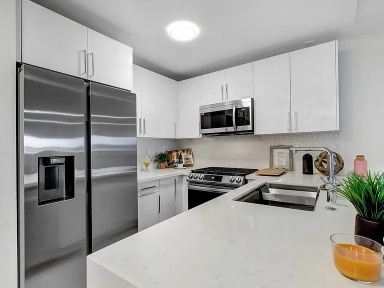 3700 Sepulveda Apartments — Photo 27