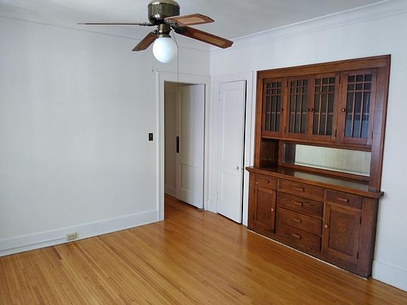 3rd image of 2645 Dupont Ave S