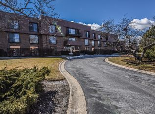 3950 Dundee Rd APT 201, Northbrook, IL 60062