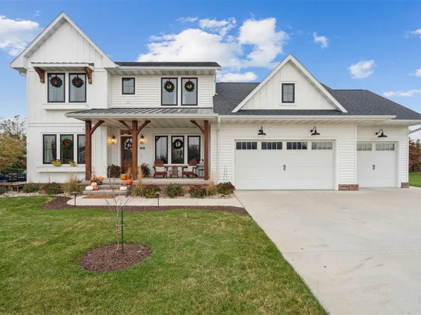 3006 Forrest Meadow Ln, Hiawatha, IA 52233