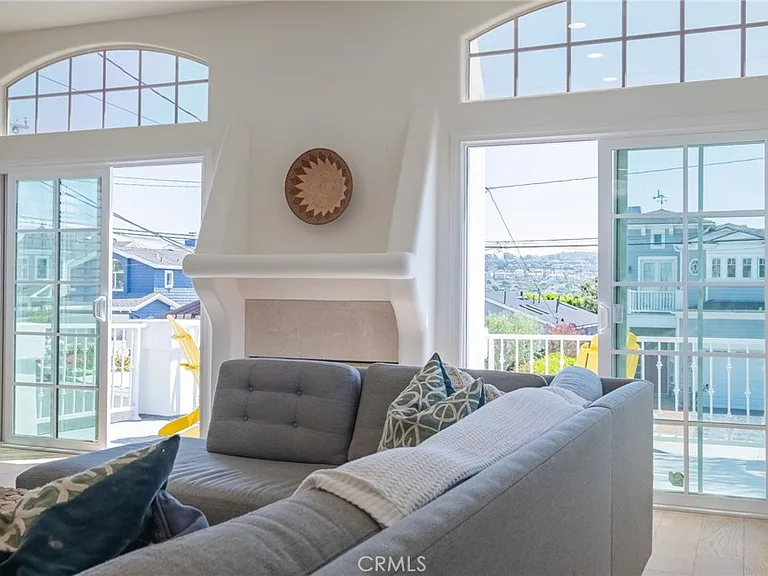 1021 Avenue D — Photo 3