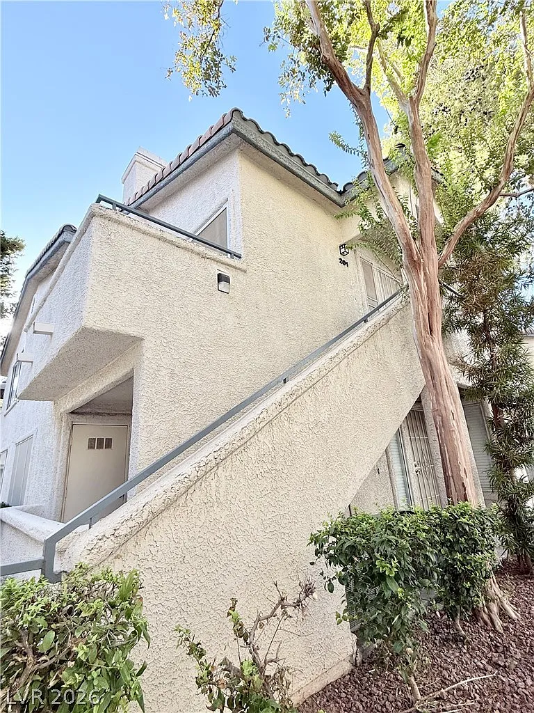2 bed, 2.0 bath, 987 sqft, $1,350 — Photo 4