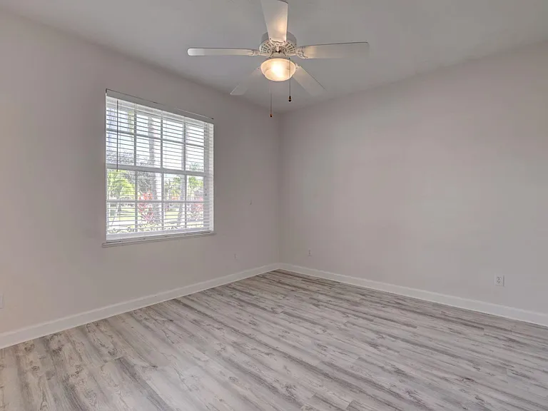 8028 Plantation Lakes Dr — Photo 31