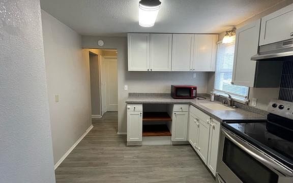 4th image of 2105 McDougall Ave #4