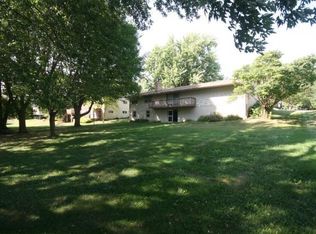 175 Hillview Ln, Loretto, MN 55357