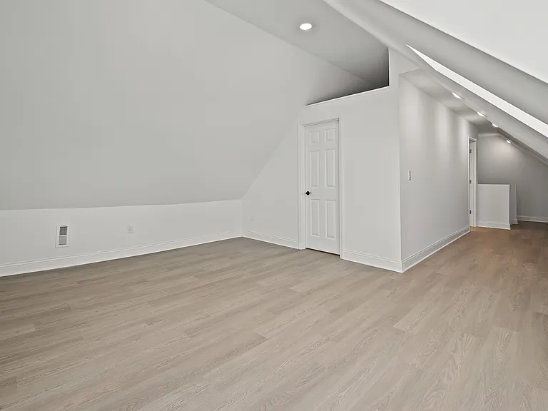2037 W 11th St #4 — Photo 19
