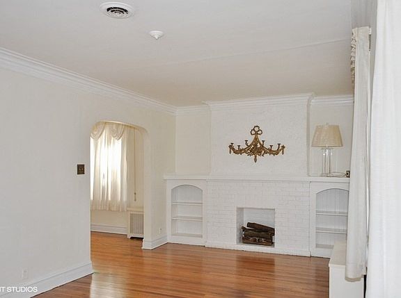 3rd image of 6251 N Maplewood Ave