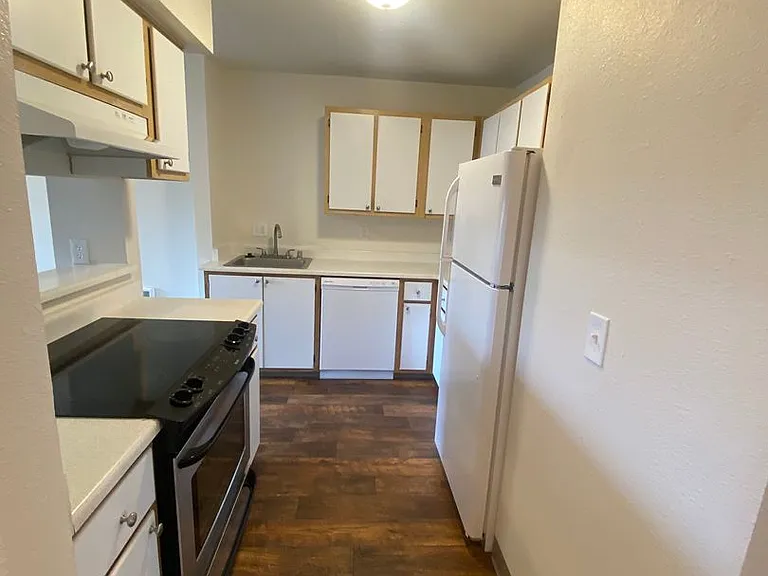 Steeple Chase Apartments — Photo 38
