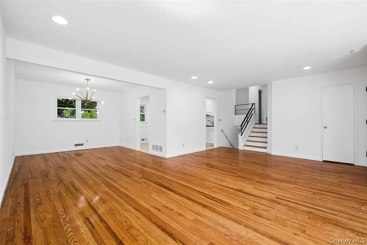 3 bed, 2.0 bath, 1942 sqft, $7,500 — Photo 3