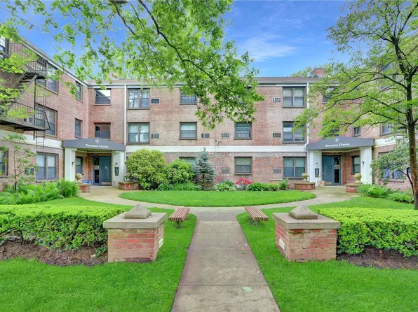 2 Terrace Circle #2C, Great Neck, NY 11021