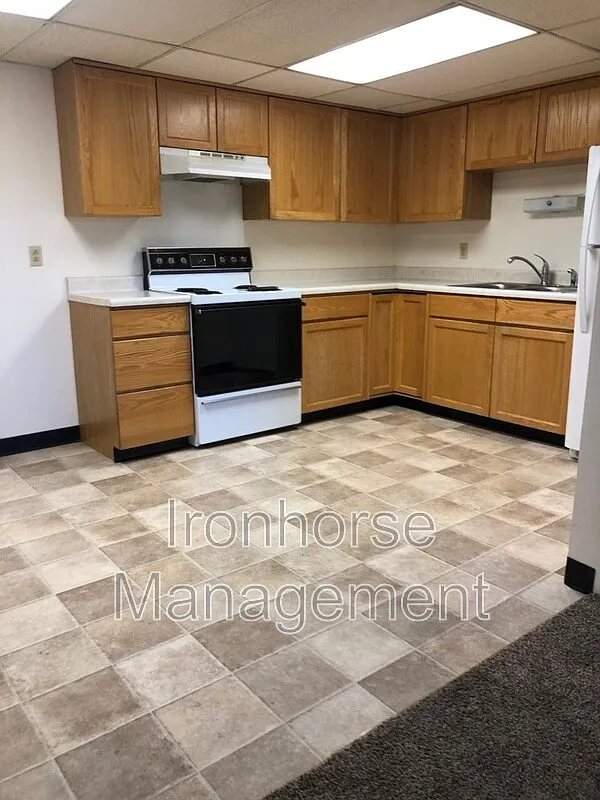 2 bed, 1.0 bath, 865 sqft, $1,600 — Photo 2