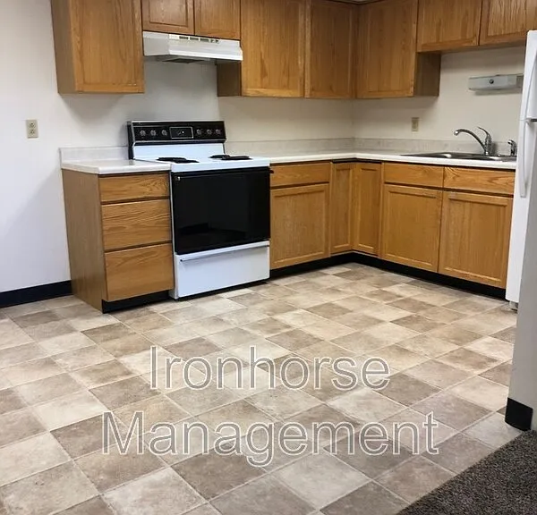 805 W Villard St #3 — Photo 2