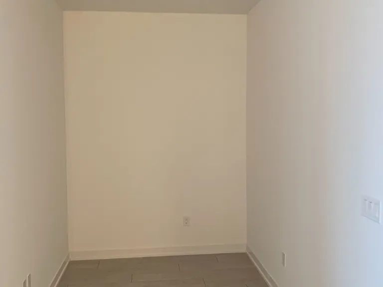 31 Tippett Rd #817 — Photo 6