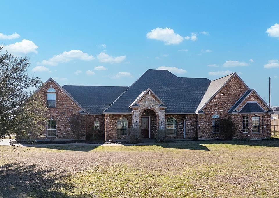 1st image of 820 Alysa Ln
