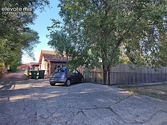 2nd image of 2423 E Saint Vrain St