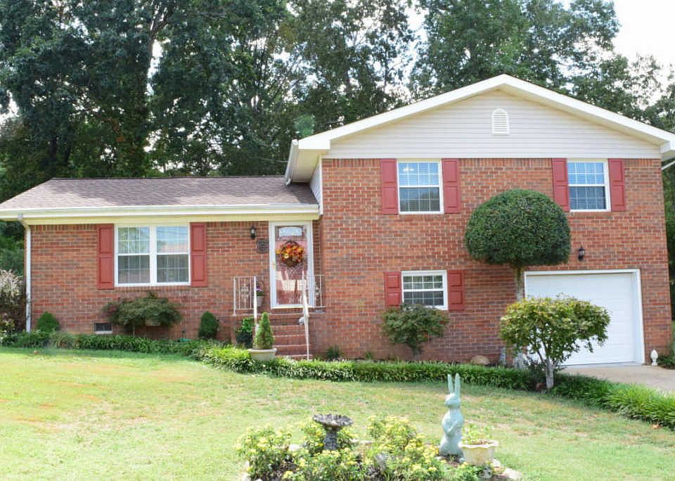 1st image of 592 Stanley Dr