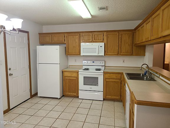 4th image of 14169 Spruce Ct