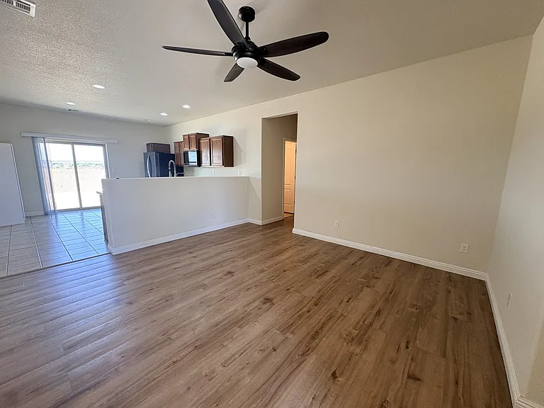 1 El Camino Loop NW — Photo 2