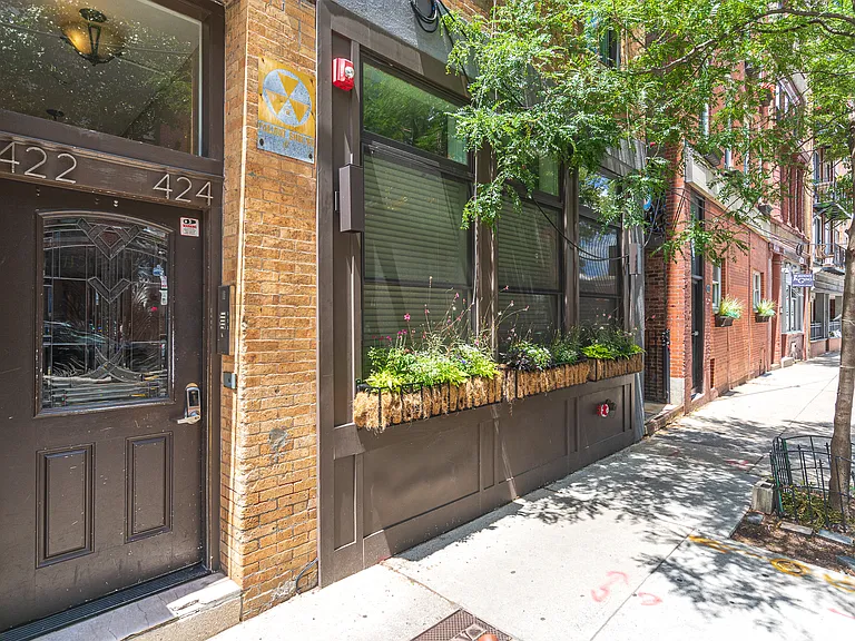 422 Hanover St #3 — Photo 17