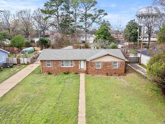 2nd image of 809 13th Ave SE