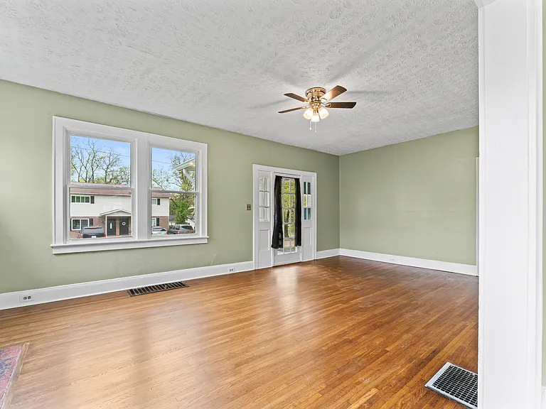 4421 Immanuel St — Photo 8