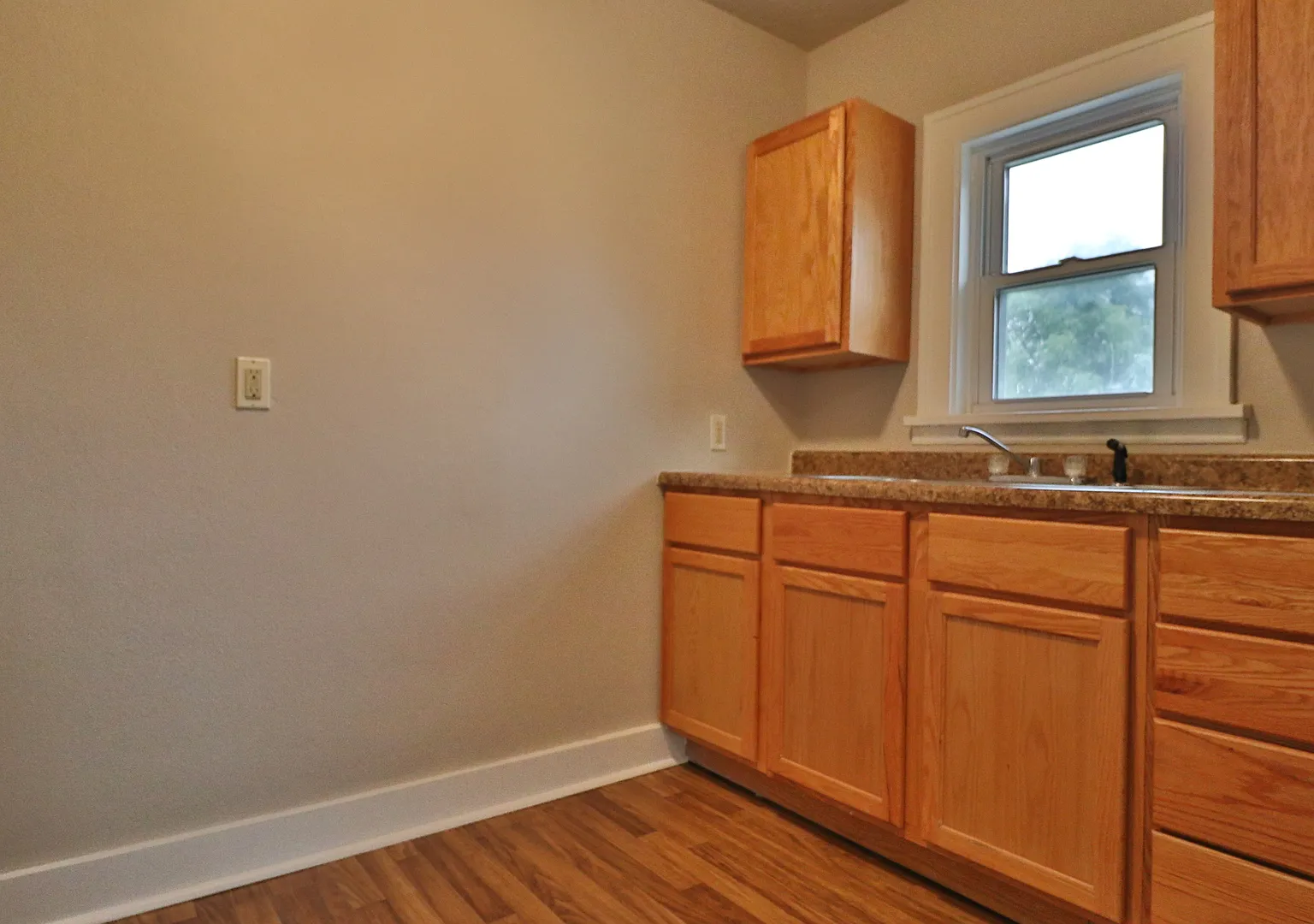 3225 N Lewis Ave (Bravo Team) — Photo 4