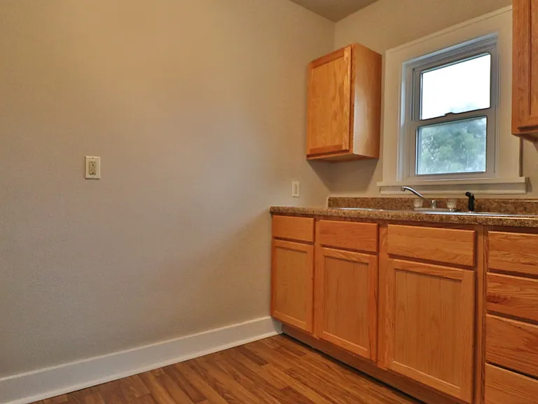 3225 N Lewis Ave (Bravo Team) — Photo 4