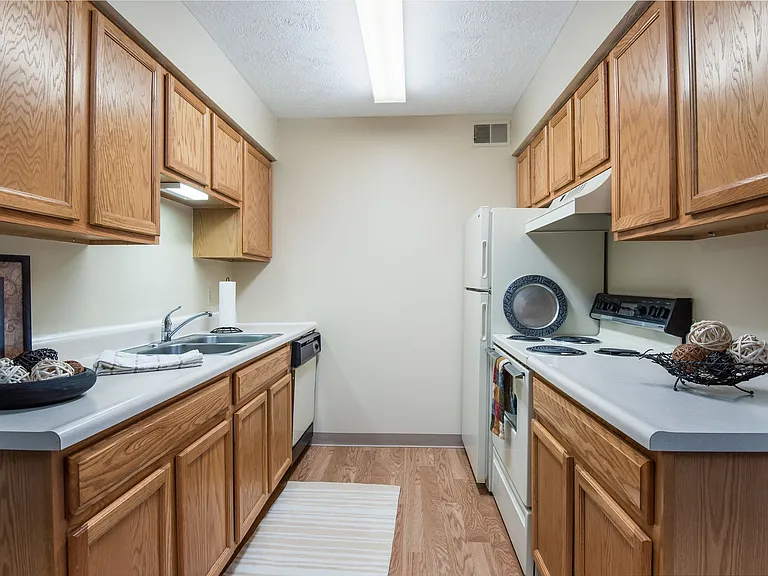 Harrisburg Square Apartments — Photo 8
