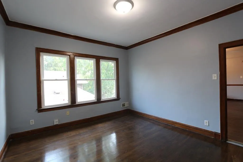 8620 S Marquette Ave — Photo 2