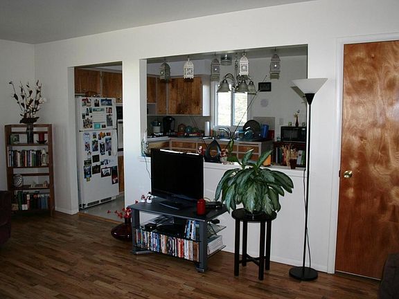 4th image of 204 21st Ave NW