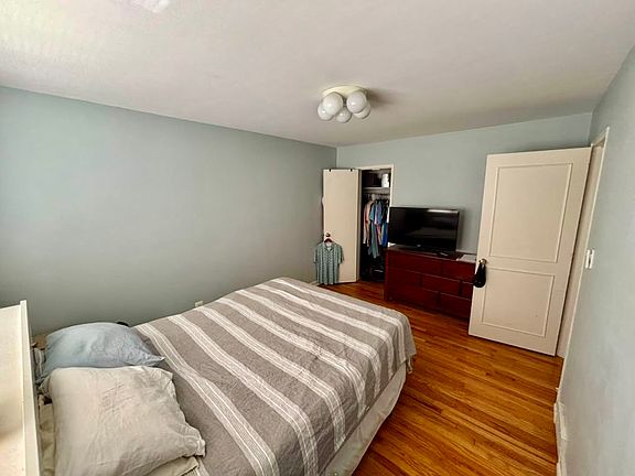 2nd image of 25707 Woodward Ave APT 207
