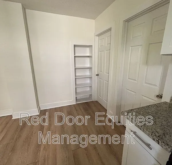 421 Washington Ave — Photo 6