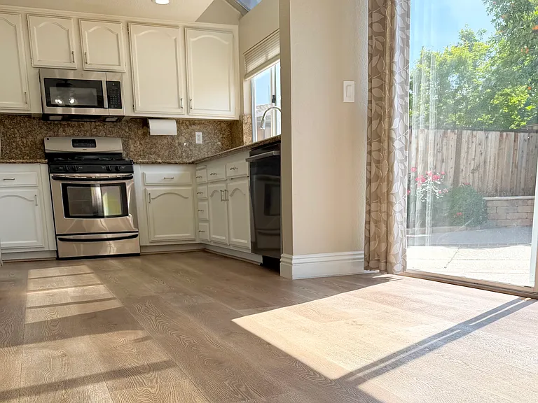1066 Sandalwood Ln — Photo 10