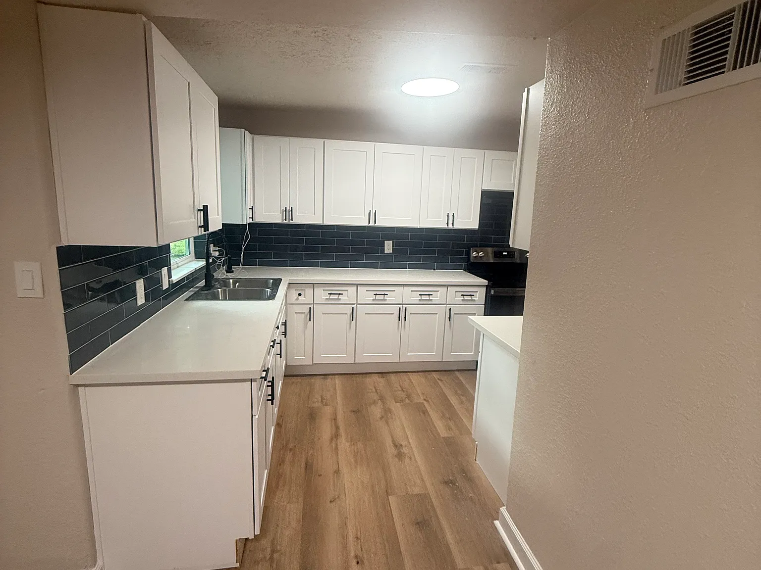 3 bed, 1235 sqft, $1,810 — Photo 3
