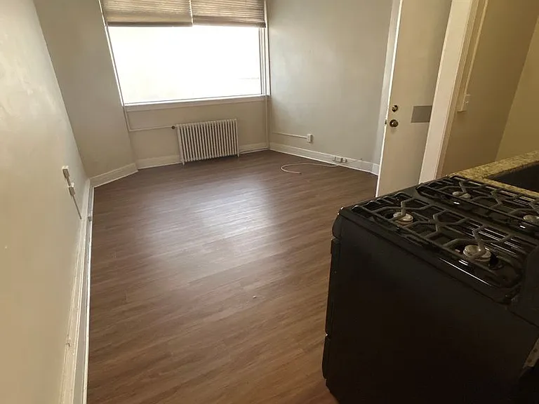 Montlake Apartments — Photo 8