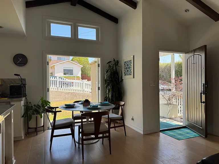 1740 Mathews Ave — Photo 4